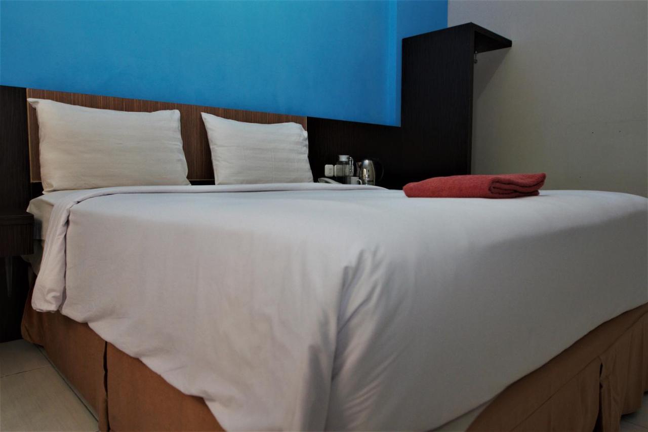 Nutana Hotel Матарам Екстер'єр фото