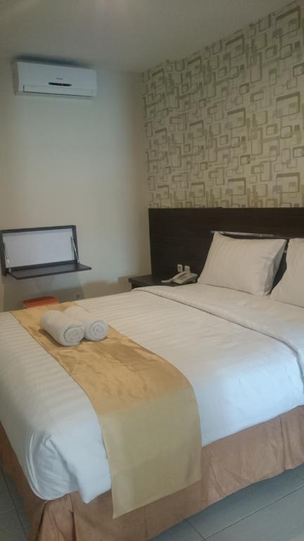 Nutana Hotel Матарам Екстер'єр фото